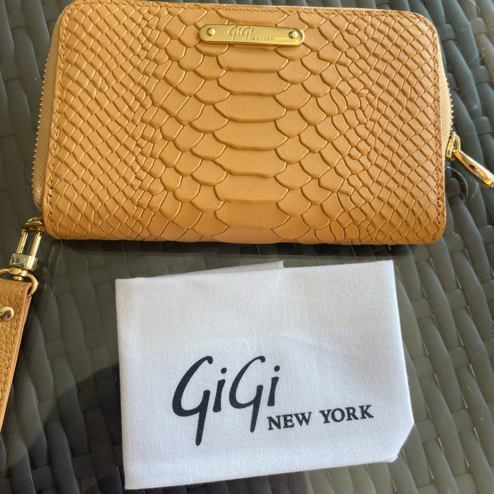 Gigi New York Wristlet.   Beautiful. New without tags.  Comes with dust bag.
